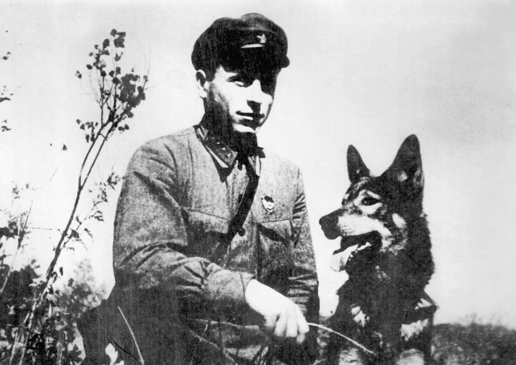 Чёткий пограничник Карацупа.