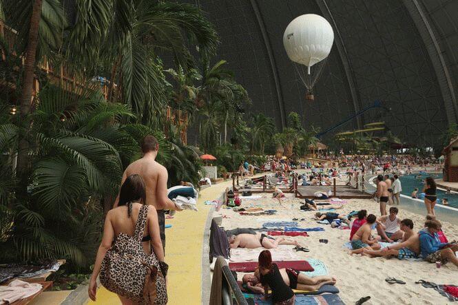 Neste hangar comum, há outro mundo.  Olhando para dentro, você está sem palavras!