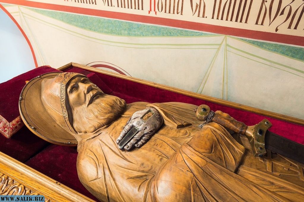 За что Рюрик убил Илью Муромца? И куда мог деться средний палец богатыря? За что Рюрик убил Илью Муромца? И куда мог деться средний палец богатыря?