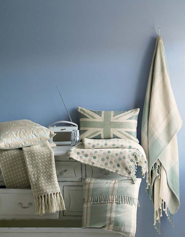   .      Laura Ashley