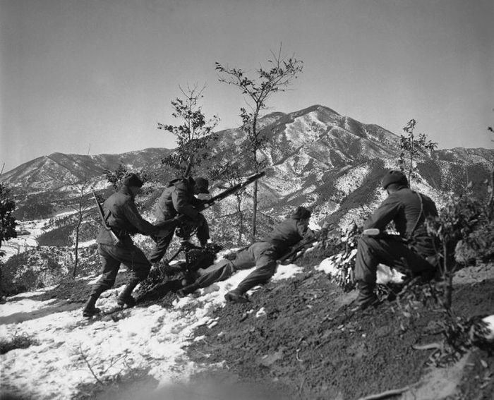 Корейская война на снимках военных фотографов (49 фото) Корейская война на снимках военных фотографов (49 фото)