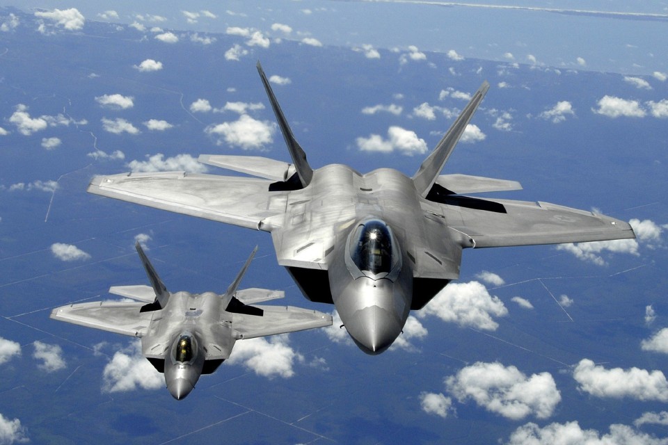 960x640_f-22-blue-sky-aircraft-cloud