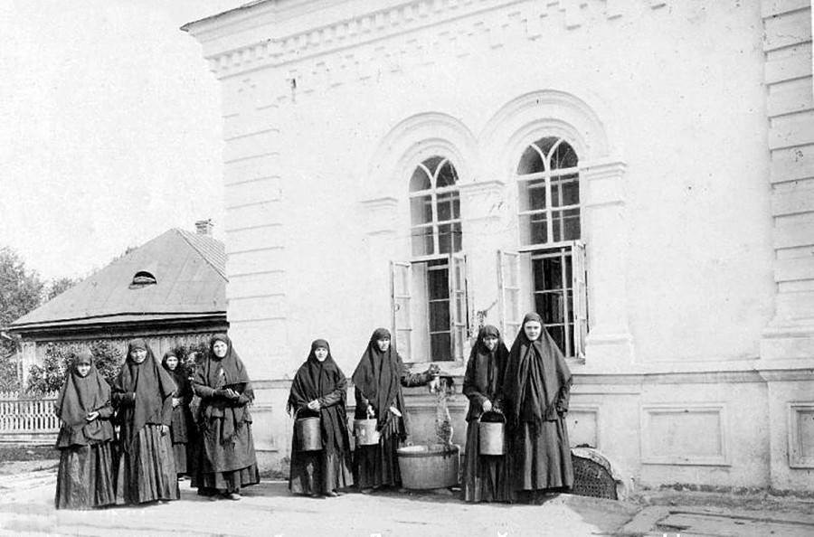 12 мистических фото монахов царской России