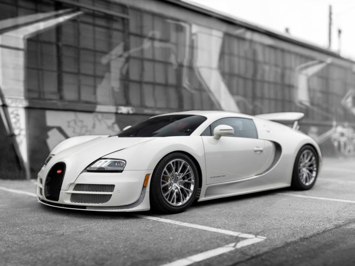 Bugatti Veyron – машина, созданная удивлять/ | Фото: rmsothebys.com Bugatti Veyron – машина, созданная удивлять/ | Фото: rmsothebys.com