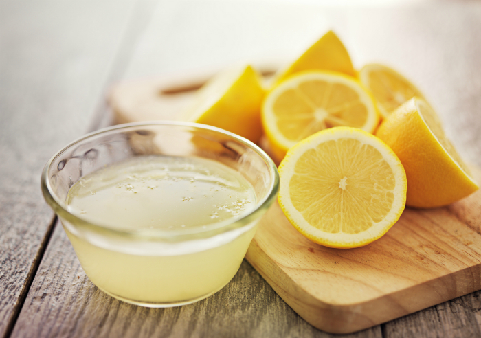 Лимонный сок в качестве приправы.