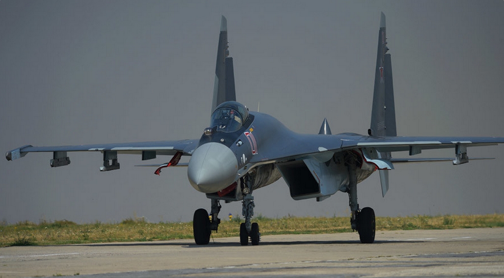 Инопланетяне на ставке ИГИЛ: Два НЛО атаковали самолет сирийской армии