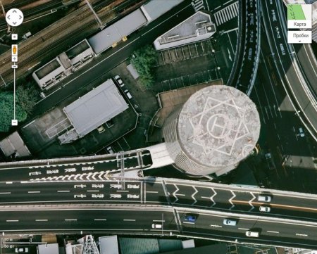 Авто - факт: В Японии через 16-этажное здание проходит скоростное шоссе