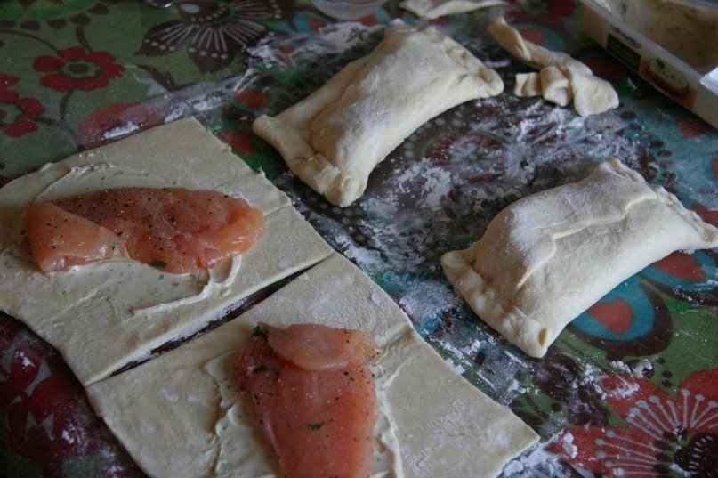 Фото к рецепту: Пирожки с курицей и сливочным сыром Фото к рецепту: Пирожки с курицей и сливочным сыром