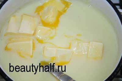 Наполеон с изюмом и заварным кремом.