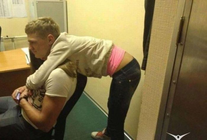  9. Парень в розовой майке показалось, фото, юмор