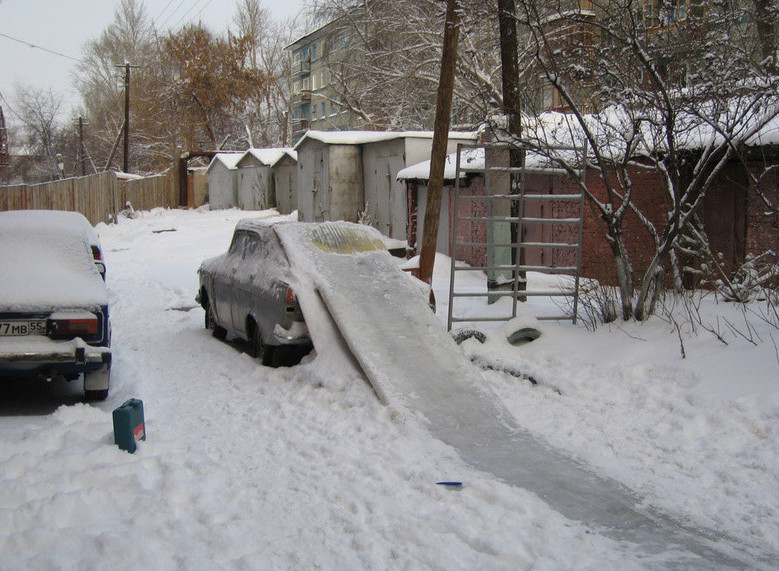 Некоторые автомобили, после новогодних праздников, выглядят вот так зима, прикол, снег, юмор