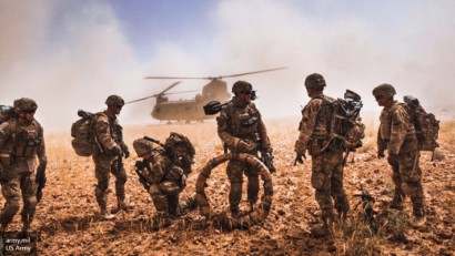 Американская армия спряталась за юбку: единственная надежда Пентагона – Голливуд
