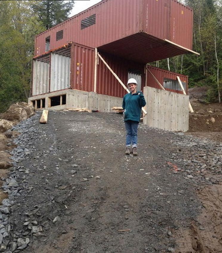 дом из грузовых контейнеров, дом из морских контейнеров, дом из конейнеров, дом своими руками из контейнеров