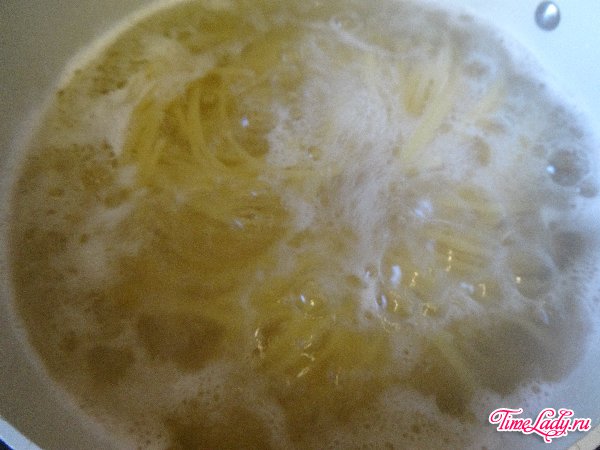 Спагетти с шампиньонами и овощами Спагетти с шампиньонами и овощами.