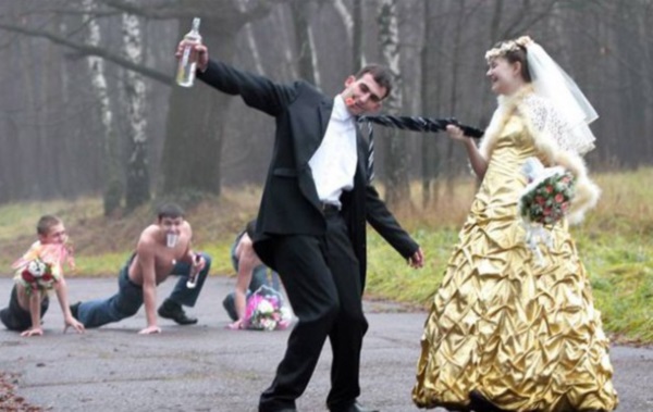25 свадебных фотографий, которые хочется стереть из памяти. Веселье явно затянулось...