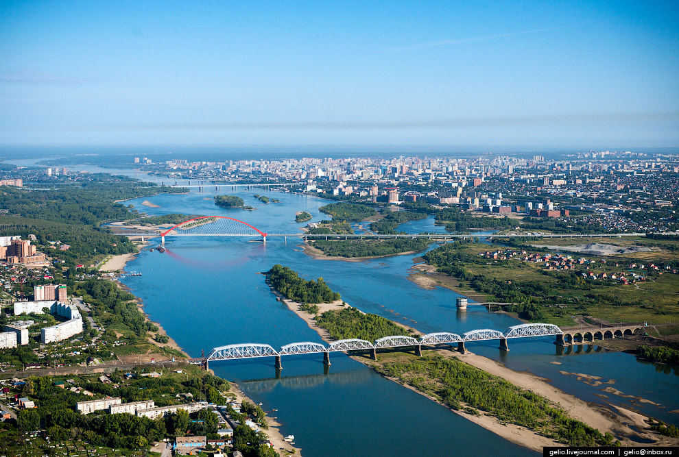 Возвращаемся в город вдоль Оби.