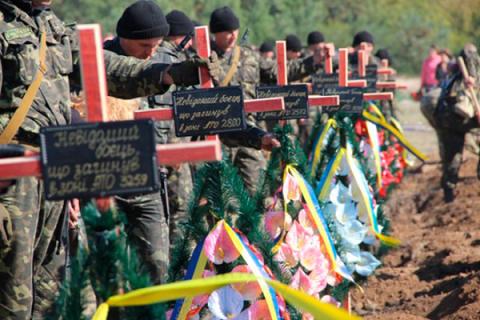 Очереди в военкоматы завершились чередой безвестных могил — волонтер АТО