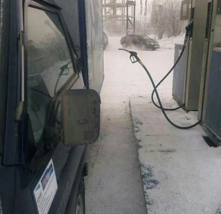ЧТО МОЖНО УВИДЕТЬ НА ЗАПРАВКЕ. Заправка, Автомобилисты, Гифка, Длиннопост