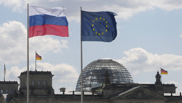 Флаги  России и ЕС. Ахивное фото