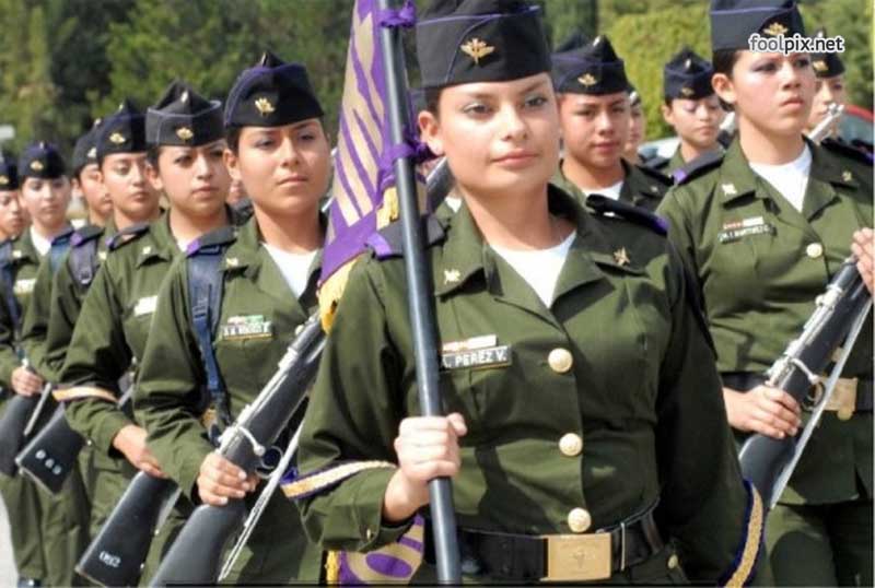 Красивые девушки в военной форме Девушки на службе в армии фото 24