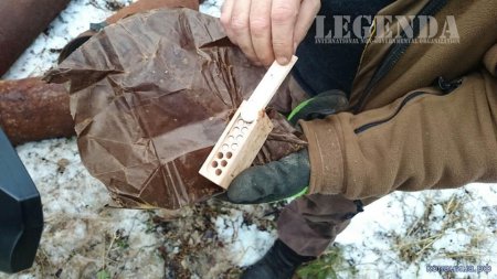 Из-под земли извлекли спрятанный фашистами боевой набор диверсанта Из-под земли извлекли спрятанный фашистами боевой набор диверсанта диверсанты, поискови, тайник, эхо войны