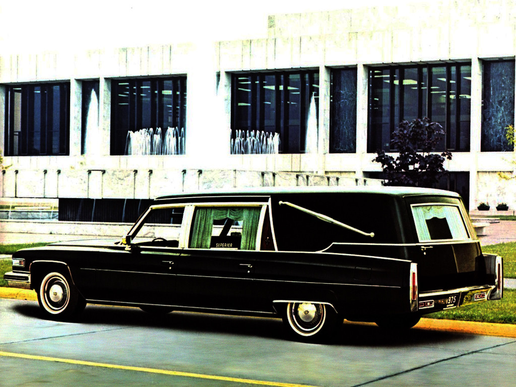 49. Cadillac Superior Sovereign Landaulet (F90_Z) '1975 катафалк, скорая, универсал