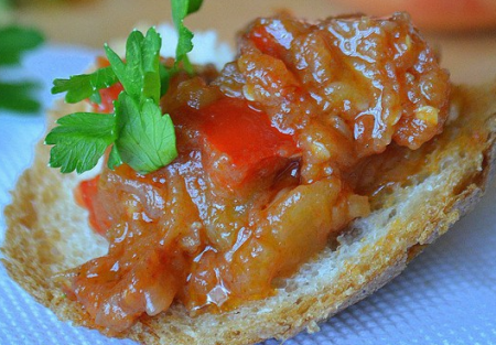 Икра из баклажанов с яблоками.
