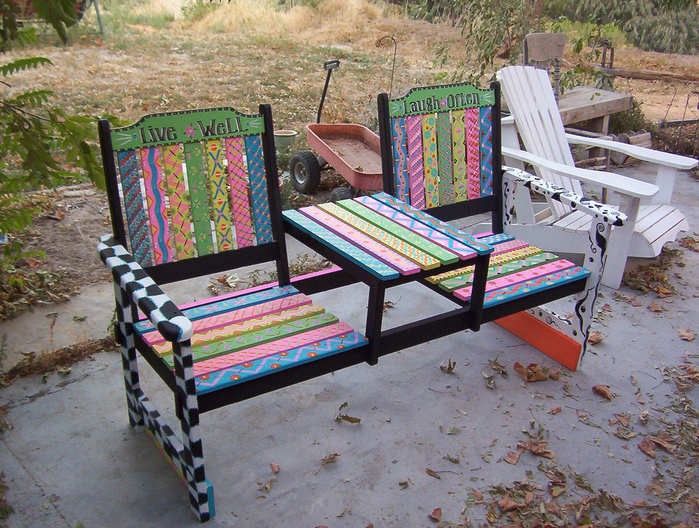 Для вашей столовой: Как сделать старые стулья новыми с помощью краски и чая?