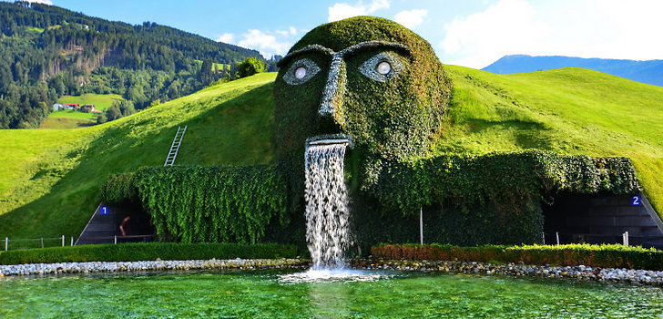 http://g1.delphi.lv/images/pix/728x350/RtgUZeZVPuE/swarovski-fountain-44935966.jpg