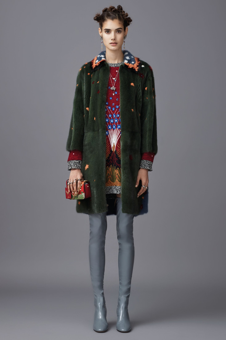 Завораживающая коллекция Valentino Pre-Fall 2016: тема Востока раскрыта просто божественно! Завораживающая коллекция Valentino Pre-Fall 2016: тема Востока раскрыта просто божественно!