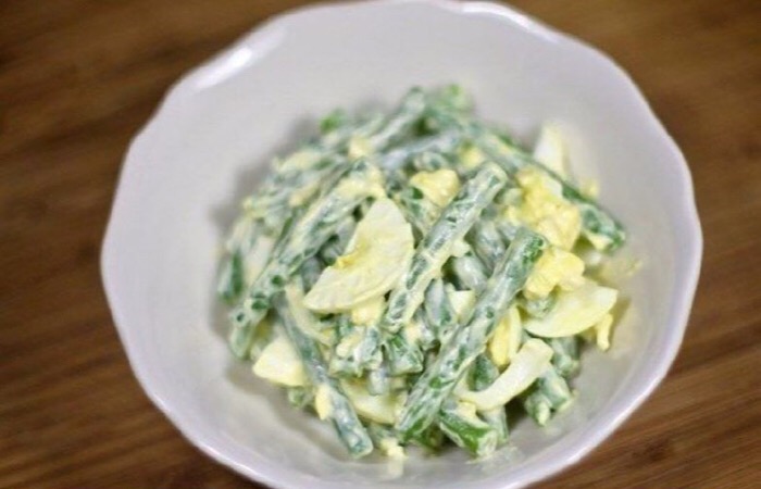 Простой и вкусный салат из зеленой фасоли и яиц