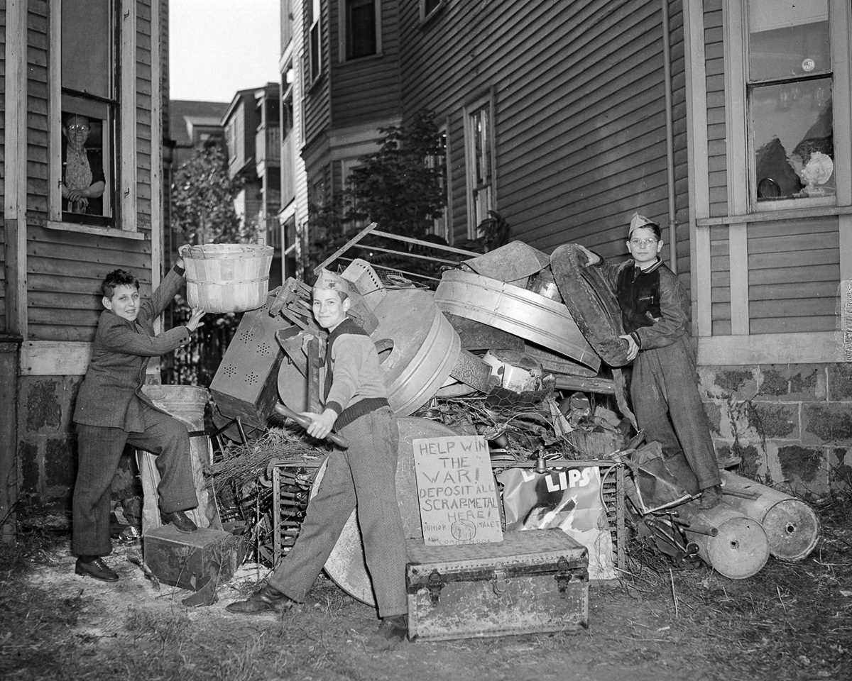 1942 год: как американцы собирали металлолом для военной промышленности