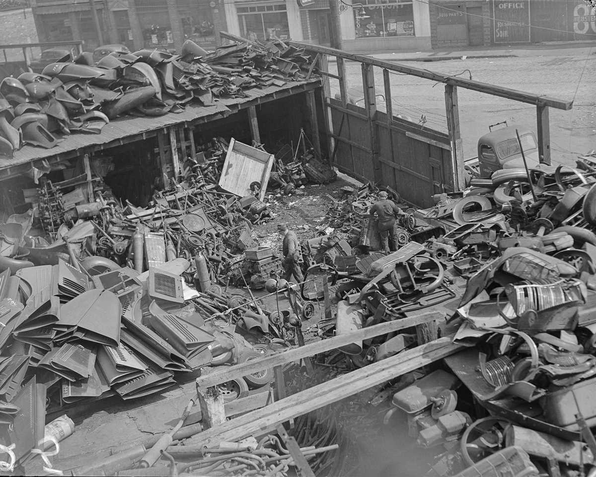 1942 год: как американцы собирали металлолом для военной промышленности