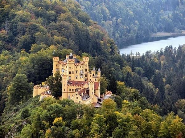 Самые красивые замки мира (16 фото)