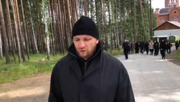 “Это элементарная секта” – Избитый оператор Собчак пообщался с прессой