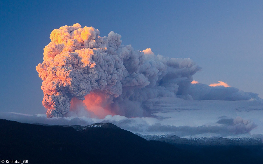 Извержение Каулле вулкан, фото