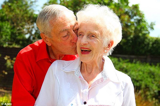 Брак не убивает любовь! 28 счастливых пар, которые вместе более 50 лет