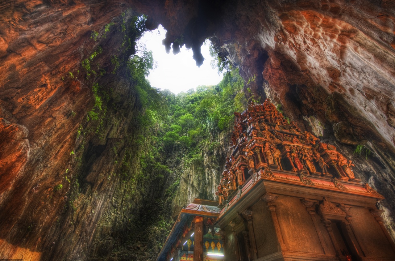 Пещеры Бату Кейвс (Batu Caves). Индонезия. Пещеры Бату Кейвс (Batu Caves). Индонезия.