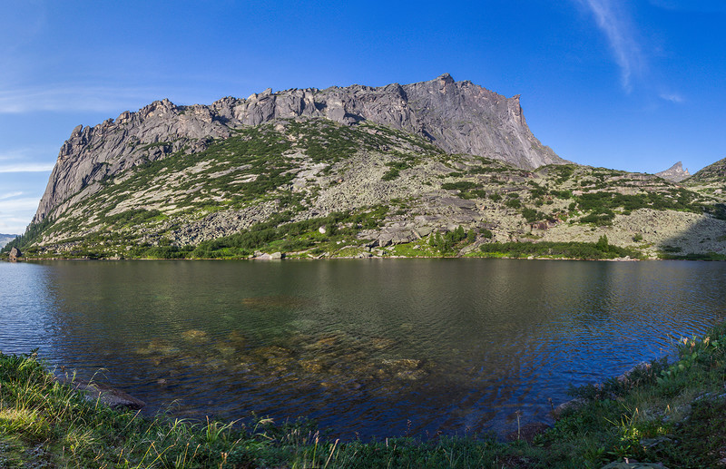 23. Панорама Цветных Озер. На правой оконечности горы - Зуб Дракона горы, путешествие, россия
