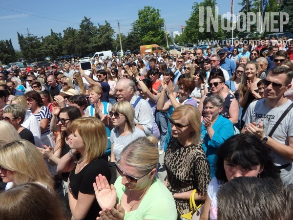 Митинг возле торгового центра «Муссон»
