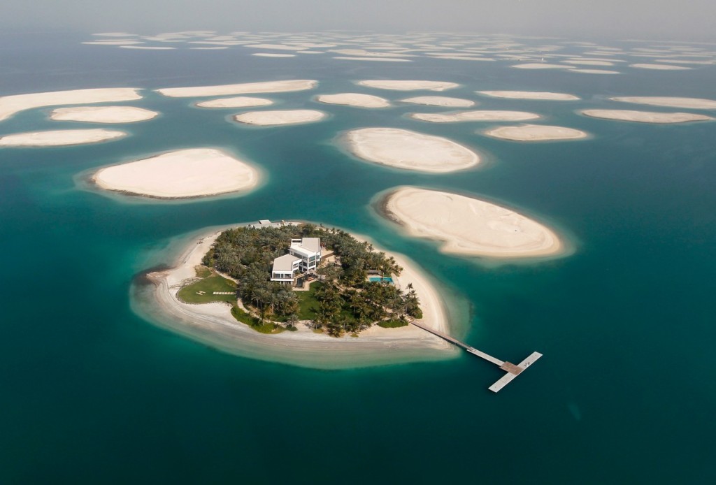 Первый и пока единственный дом, построенный на искусственном архипелаге The World в 4 километрах от Дубая. Архипелаг состоит из 300 частных островов и по форме повторяет карту мира. В настоящий момент его застройка приостановилась в связи с мировым финансовым кризисом. Фото: Reuters