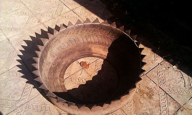 ваза из шины,мастер классс,мк,ваза из покрышки.вазон из автопокрышки,клумбы для цветов из старых автомобильных покрышек,своими руками.обустройство приусадебного участка,идеи для дачи,цветочные вазы из отходных материалов,идеи для сада,двора,напольные вазы