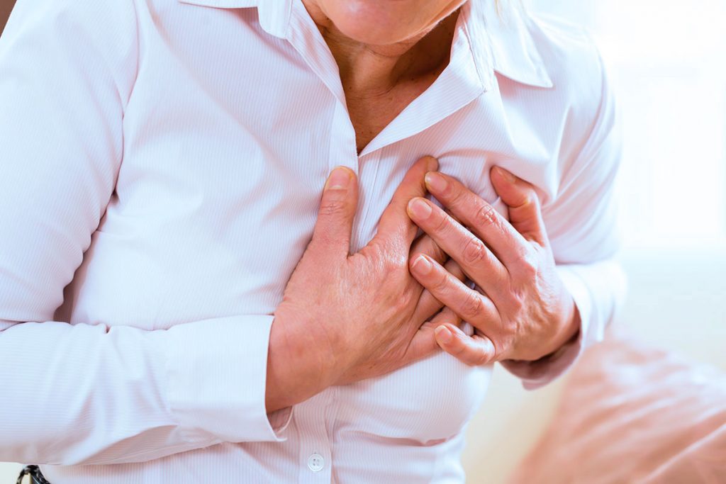 Названы симптомы тяжелой болезни сердца, которые опаснее одышки