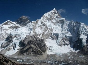 Землетрясение в Непале понизило Эверест 