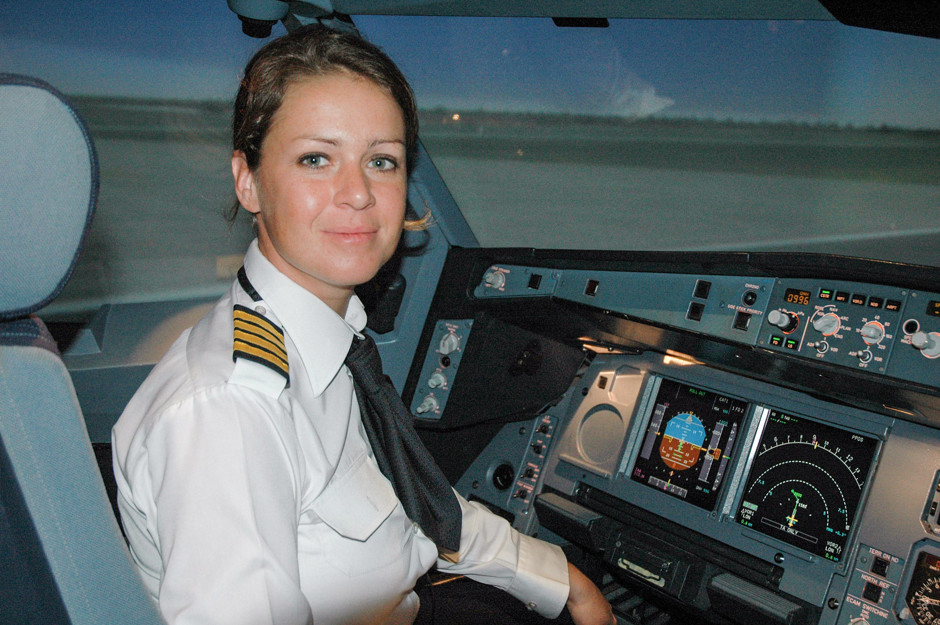 Софи Бланшард, 38 лет, Лион (Франция), стала первой женщиной-пилотом авиакомпании Etihad Airways: