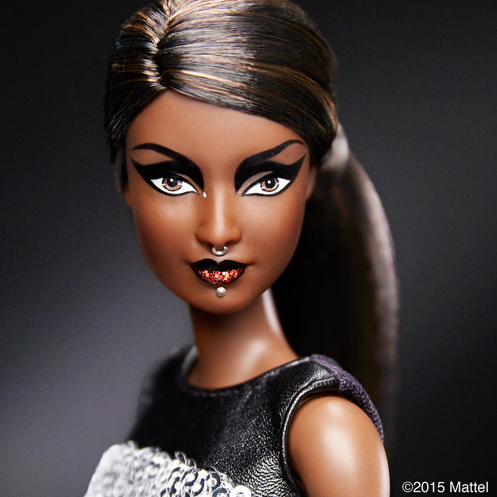 Ах, какая куколка: Барби примерила бьюти-образы Недели моды в Париже