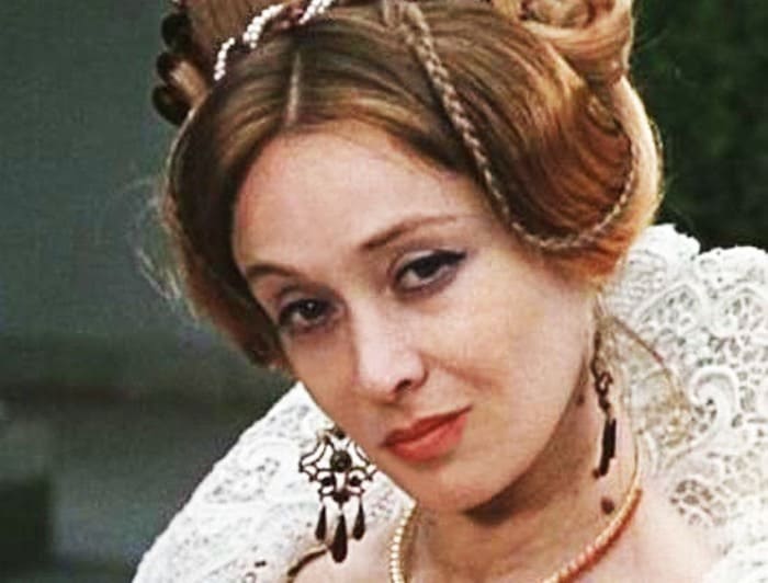 Маргарита Терехова в фильме *Собака на сене*, 1977 | Фото: kino-teatr.ru Маргарита Терехова в фильме *Собака на сене*, 1977 | Фото: kino-teatr.ru