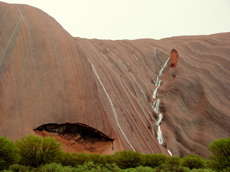 Скала Улуру (Айерс Рок),  Австралия. Фото /Uluru (Ayers Rock), Australia