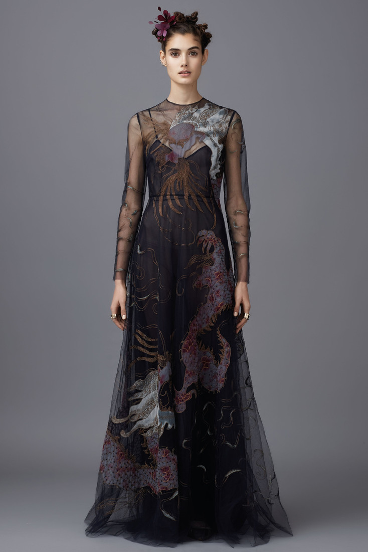 Завораживающая коллекция Valentino Pre-Fall 2016: тема Востока раскрыта просто божественно! Завораживающая коллекция Valentino Pre-Fall 2016: тема Востока раскрыта просто божественно!