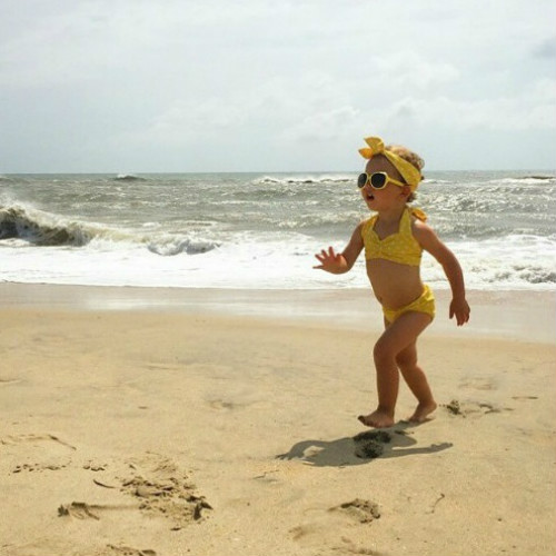 Дети на пляже: 20 забавных фото